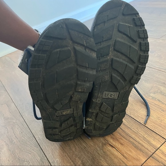 {preloved} Adirondack Boy’s Ugg Boots - Picture 6 of 7